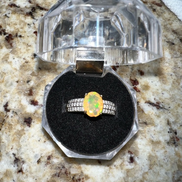 10k Gold Opal Ring - Picture 6 of 8